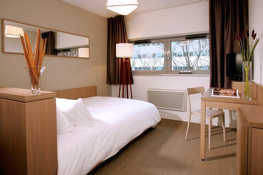 อัปปาร์ตซิตี้ เลอ ม็อง ซองทร์ Aparthotel เลอม็องส์ ภายนอก รูปภาพ