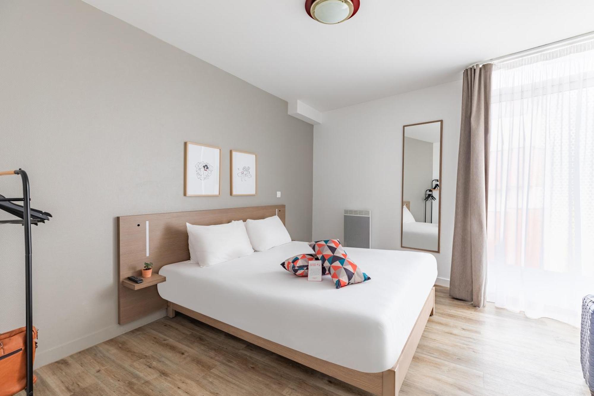 อัปปาร์ตซิตี้ เลอ ม็อง ซองทร์ Aparthotel เลอม็องส์ ภายนอก รูปภาพ