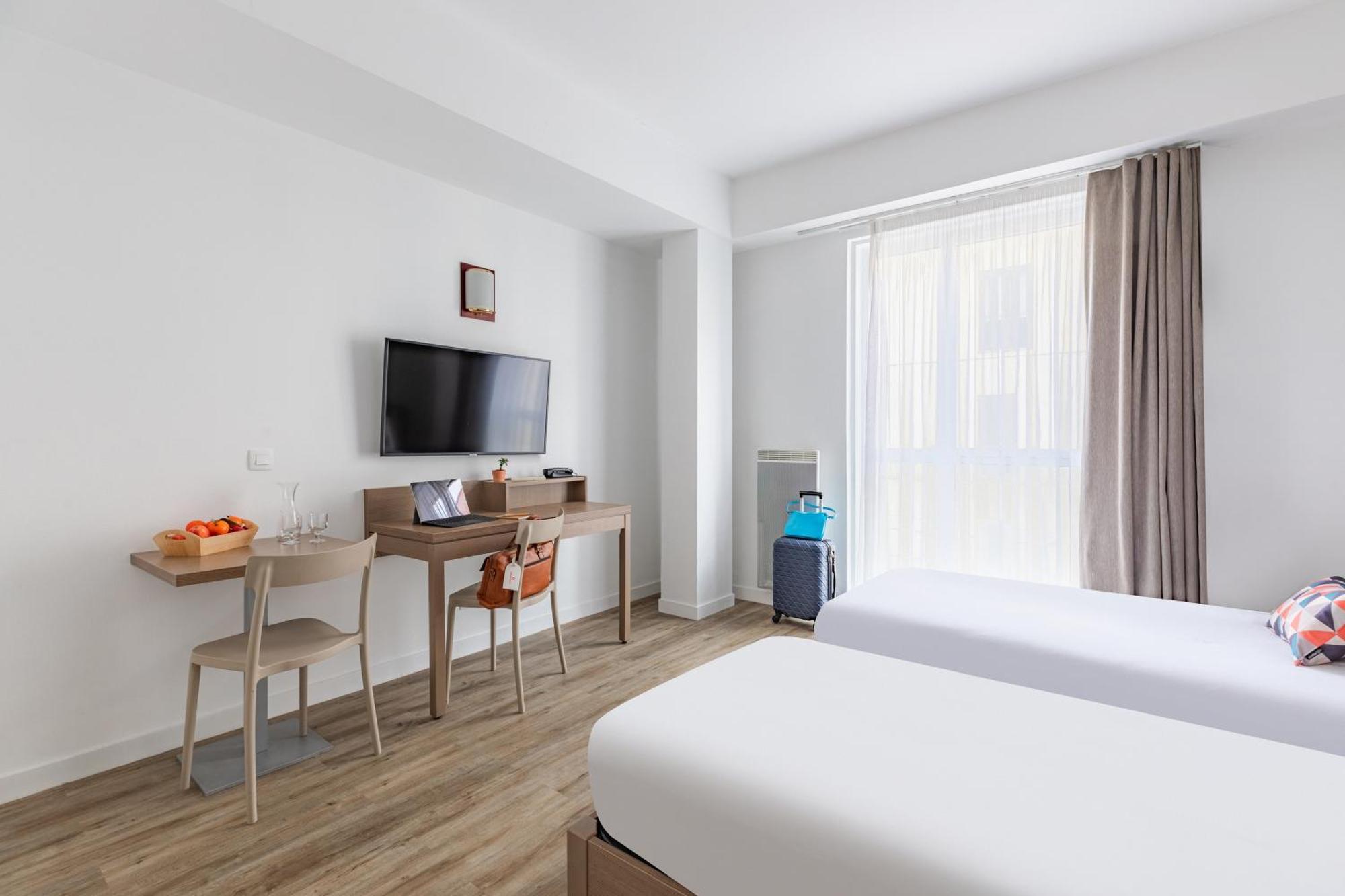 อัปปาร์ตซิตี้ เลอ ม็อง ซองทร์ Aparthotel เลอม็องส์ ภายนอก รูปภาพ