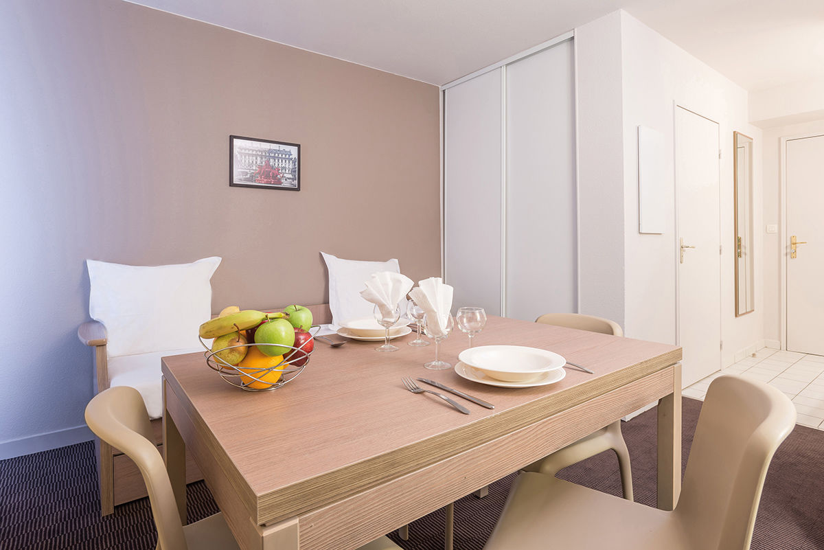 อัปปาร์ตซิตี้ เลอ ม็อง ซองทร์ Aparthotel เลอม็องส์ ภายนอก รูปภาพ