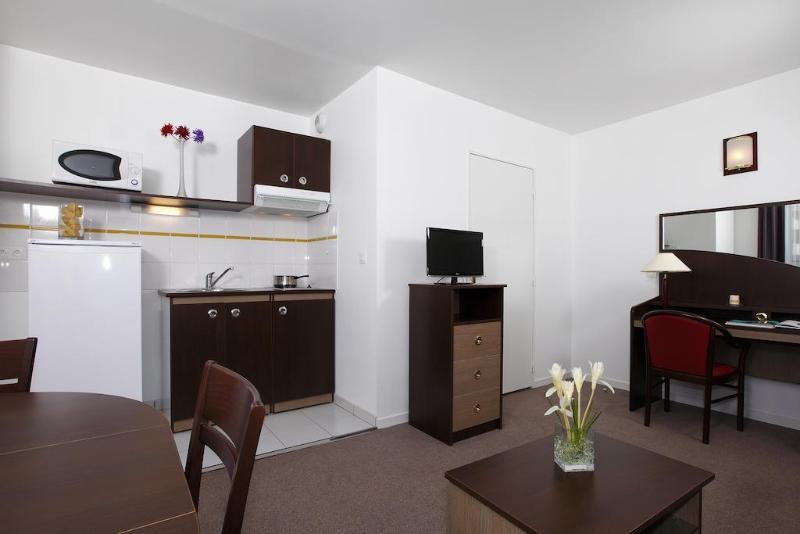 อัปปาร์ตซิตี้ เลอ ม็อง ซองทร์ Aparthotel เลอม็องส์ ภายนอก รูปภาพ