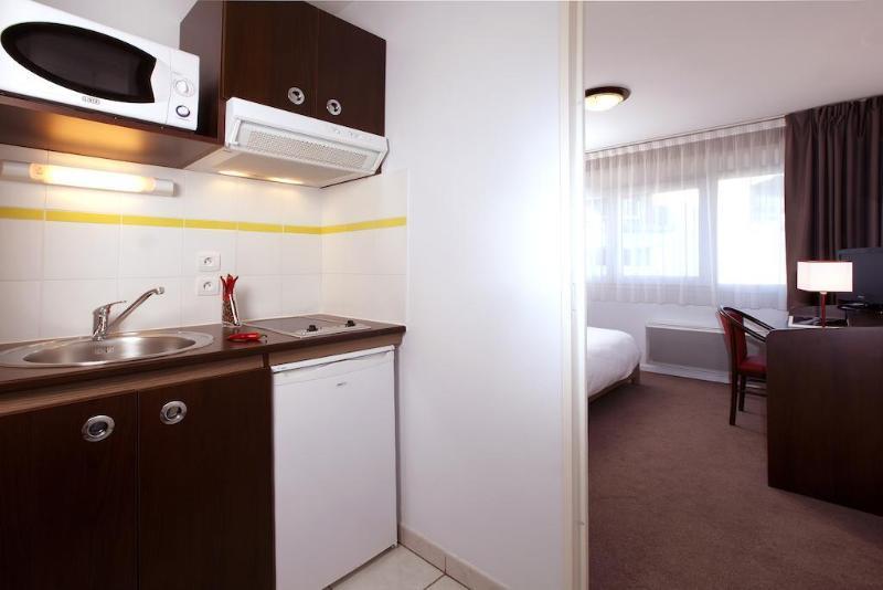 อัปปาร์ตซิตี้ เลอ ม็อง ซองทร์ Aparthotel เลอม็องส์ ภายนอก รูปภาพ