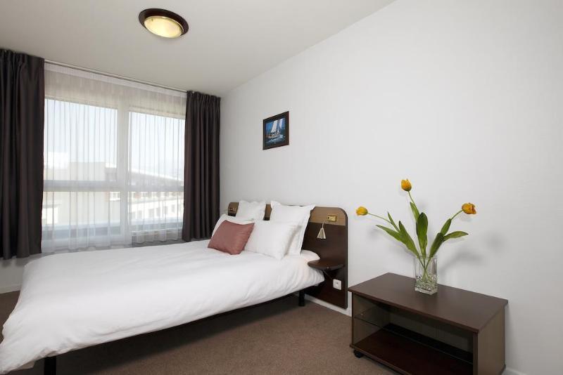 อัปปาร์ตซิตี้ เลอ ม็อง ซองทร์ Aparthotel เลอม็องส์ ภายนอก รูปภาพ