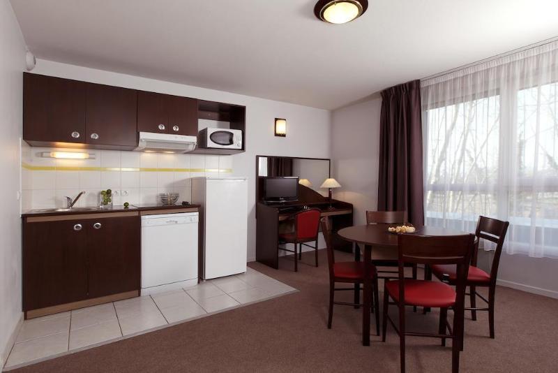 อัปปาร์ตซิตี้ เลอ ม็อง ซองทร์ Aparthotel เลอม็องส์ ภายนอก รูปภาพ
