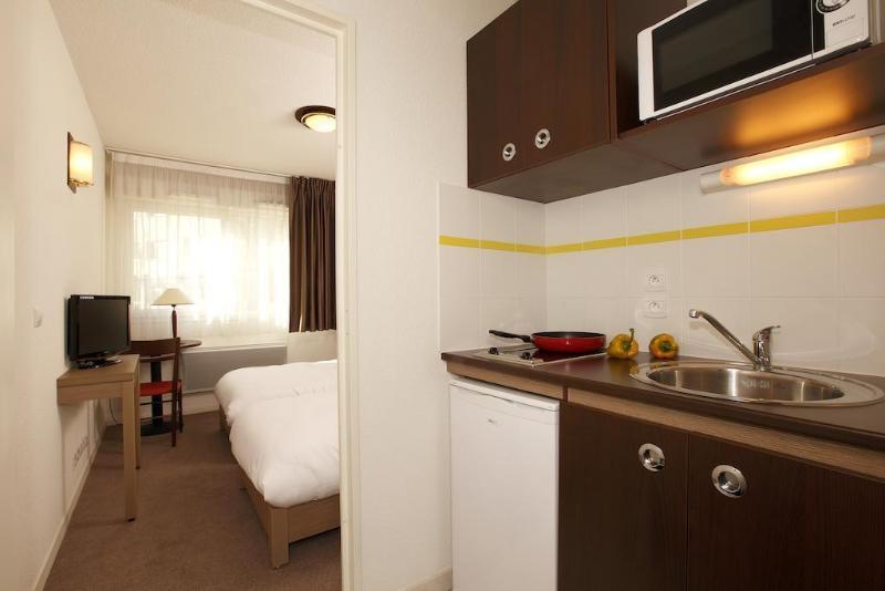 อัปปาร์ตซิตี้ เลอ ม็อง ซองทร์ Aparthotel เลอม็องส์ ภายนอก รูปภาพ