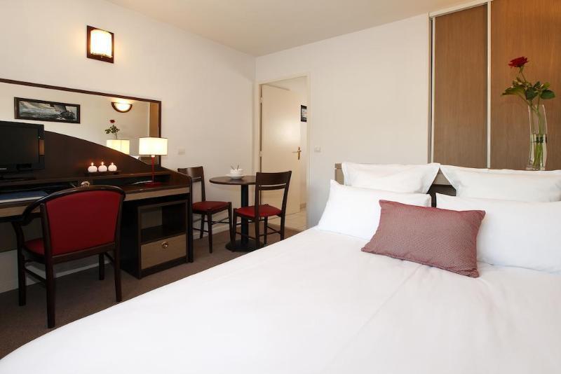อัปปาร์ตซิตี้ เลอ ม็อง ซองทร์ Aparthotel เลอม็องส์ ภายนอก รูปภาพ