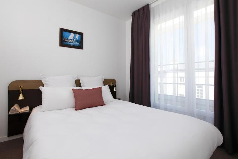 อัปปาร์ตซิตี้ เลอ ม็อง ซองทร์ Aparthotel เลอม็องส์ ภายนอก รูปภาพ